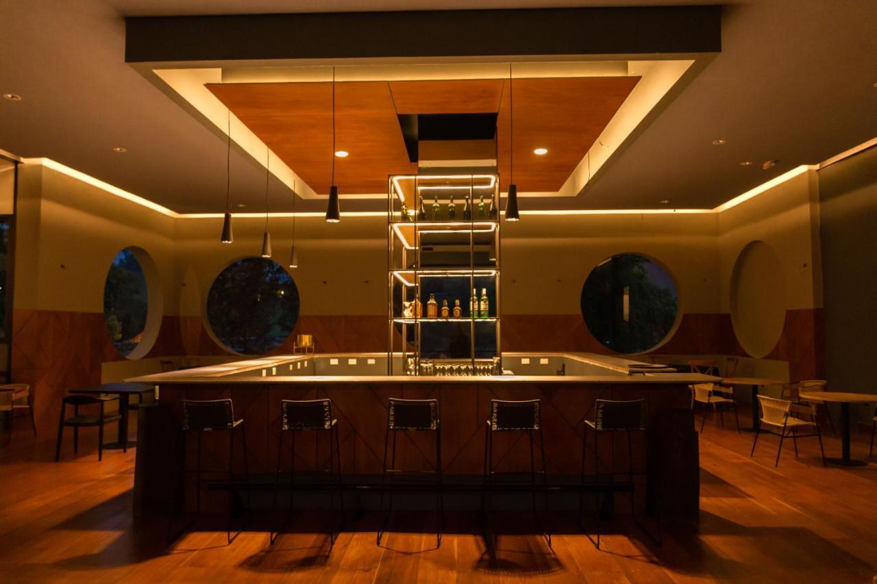Отель Termales El Otono Ла-Энеа Экстерьер фото The bar at the 2012-opened lounge